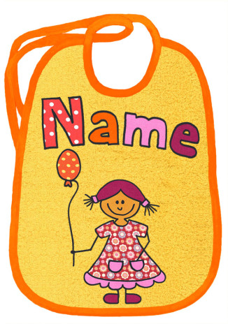 Fröhliches Mädchen auf gelb