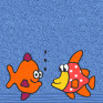 Blubbernde Fische auf azur